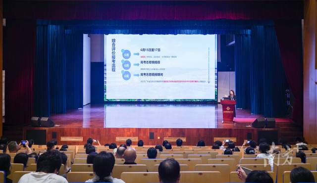 学校安排在校生经验分享活动