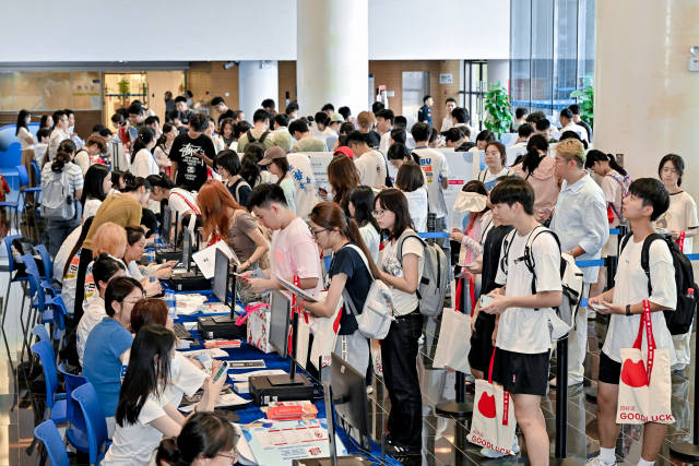 北师香港浸会大学(BNBU)2026级新生报到注册现场。 受访者 供图