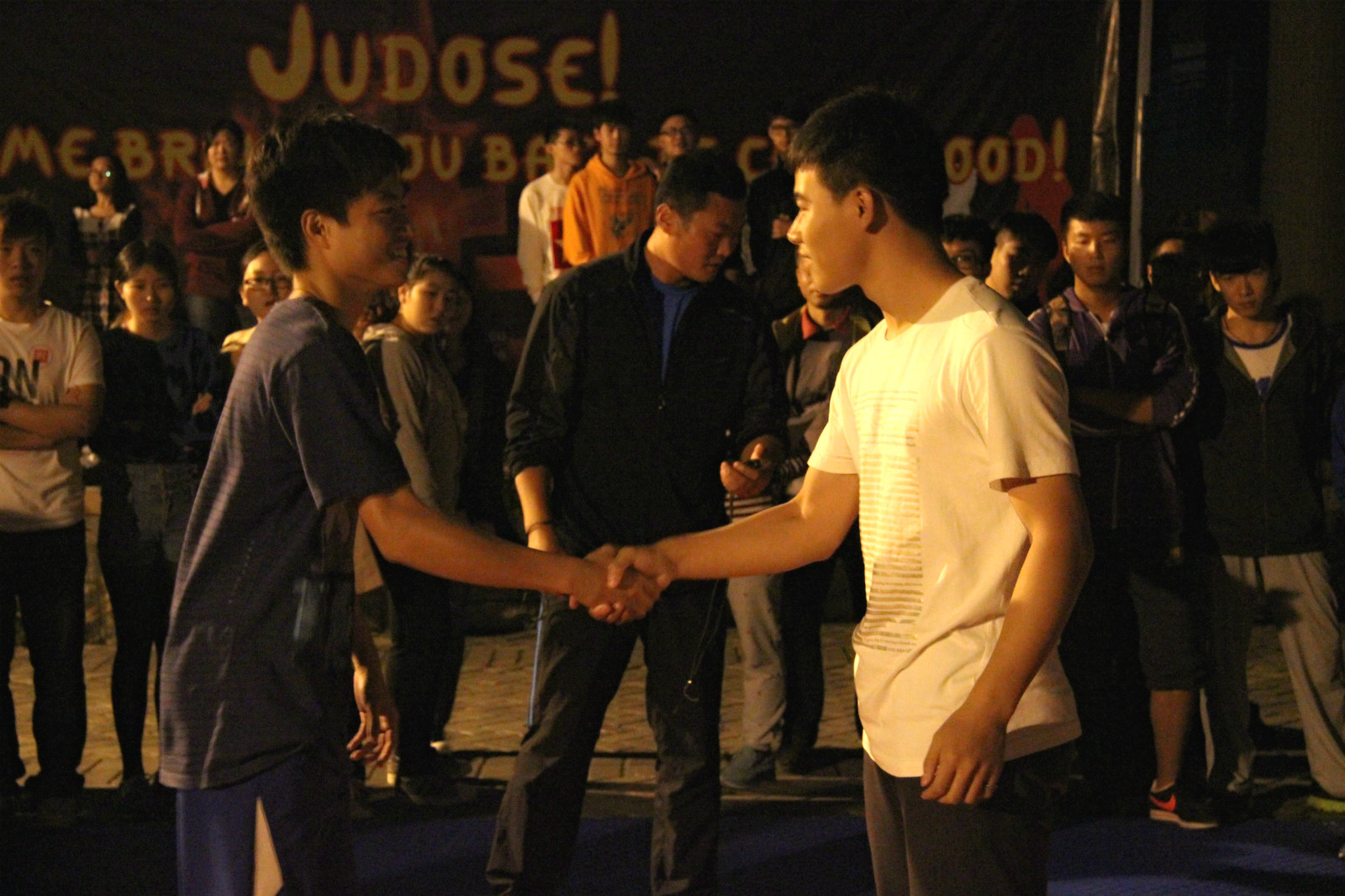 赛前握握手---哥们儿友谊第一 meitu 6