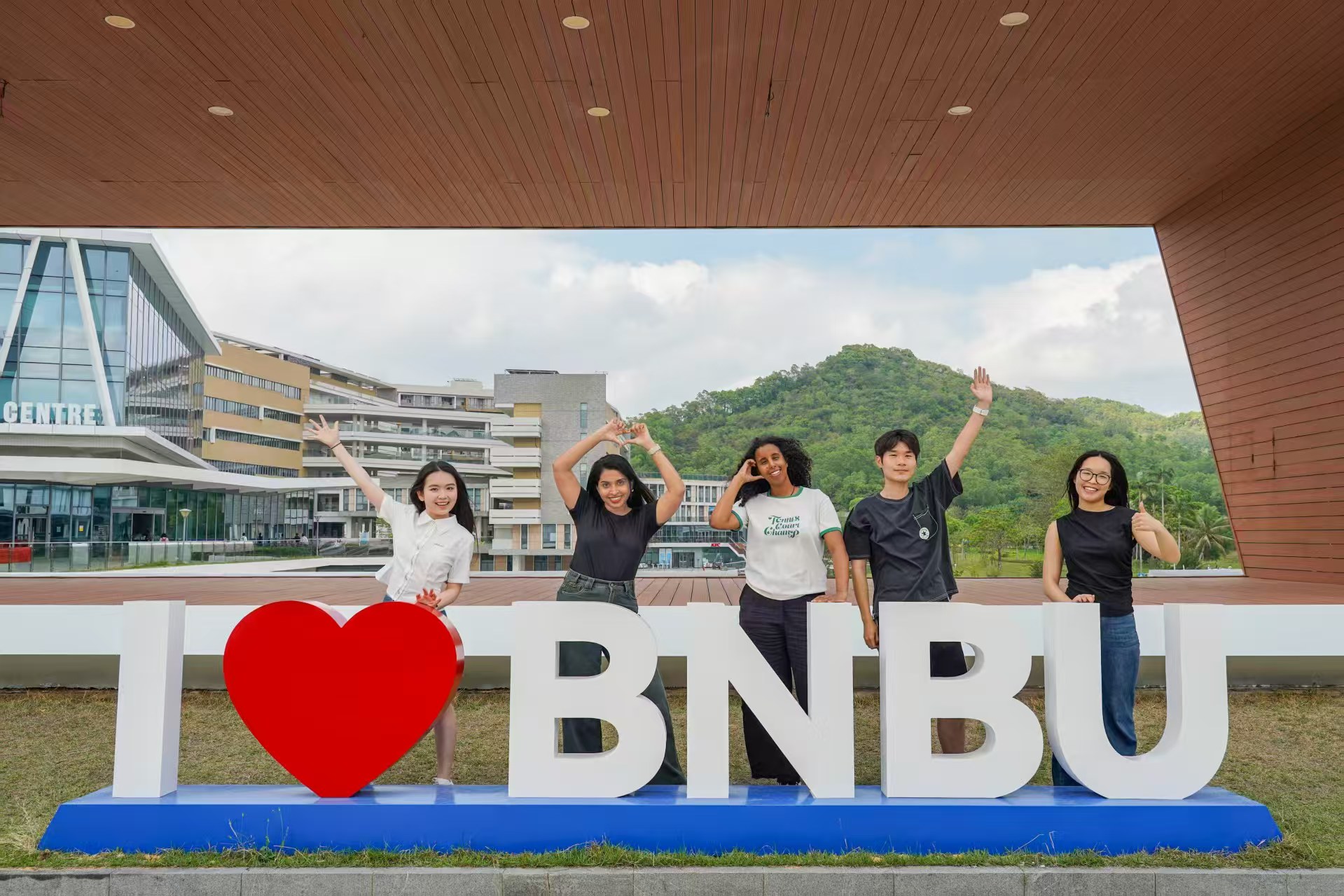 学校持续助力学生走向世界,也欢迎全球青年-NEP1_20260318_C00210406726